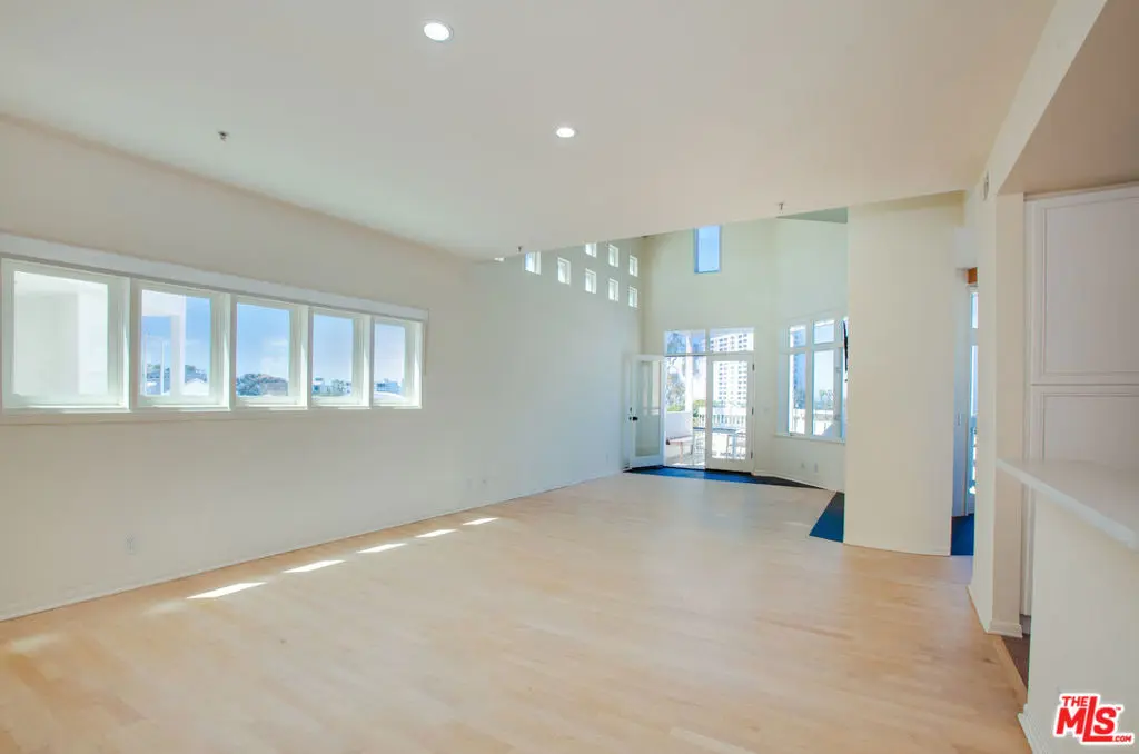 3002 3rd Street 311, Santa Monica, CA — listing photo 1