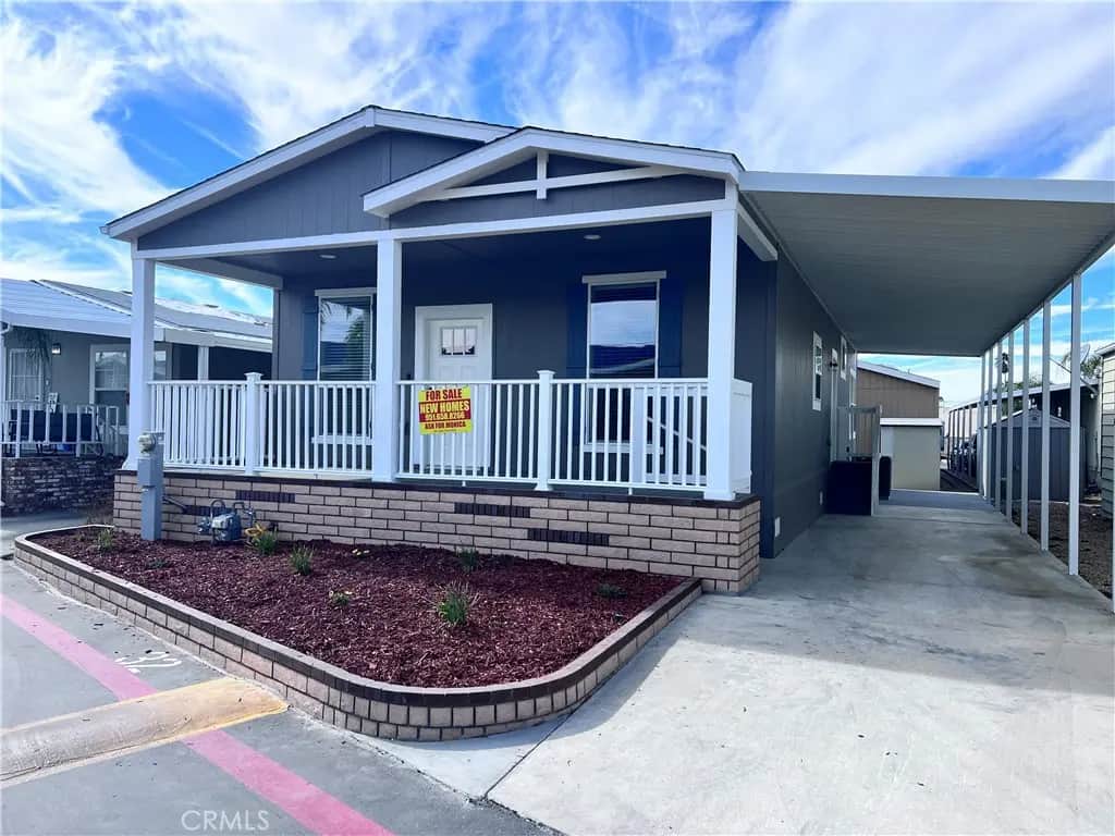 1445 W Florida Avenue 32, Hemet, CA — listing photo 1