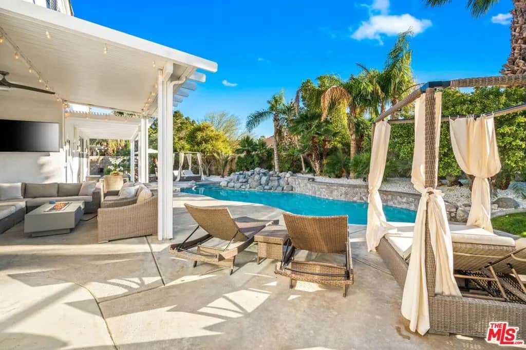 1083 E Circulo San Sorrento Road, Palm Springs, CA — listing photo 1