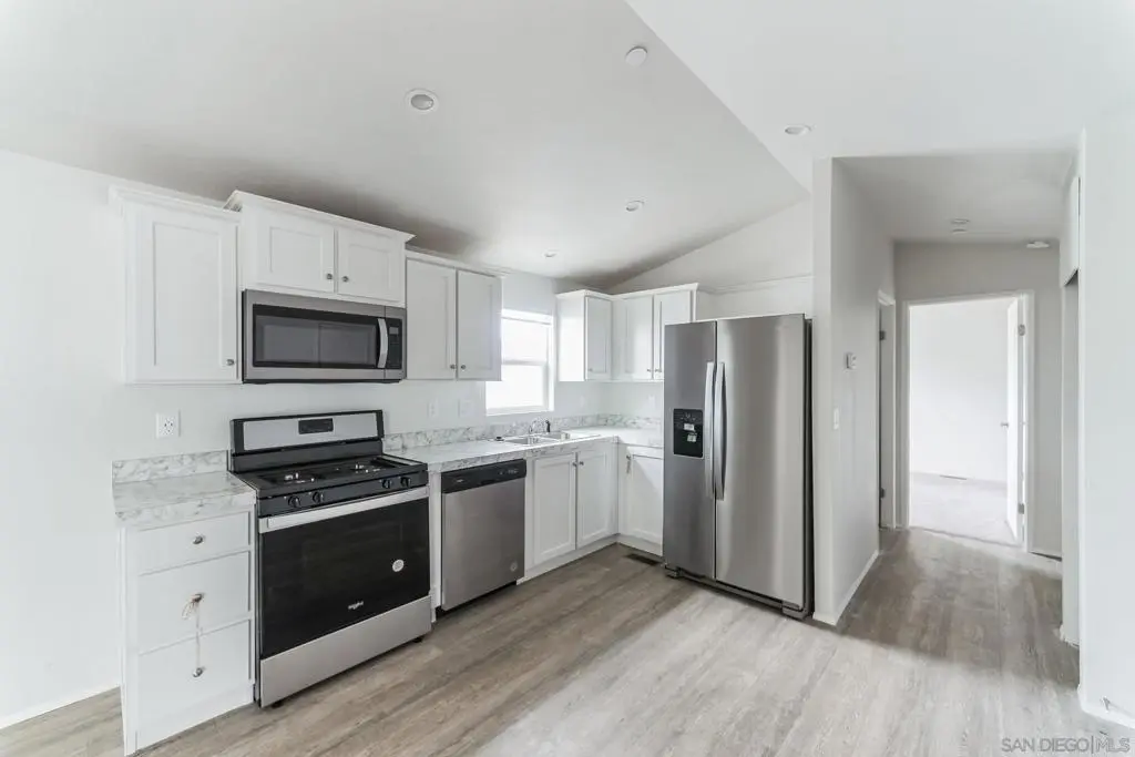25521 N Lincoln Avenue 22, Hemet, CA — listing photo 1