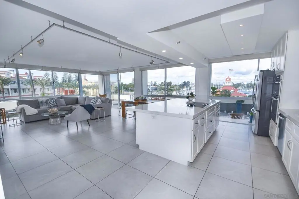 1710 Avenida Del Mundo 108, Coronado, CA — listing photo 1