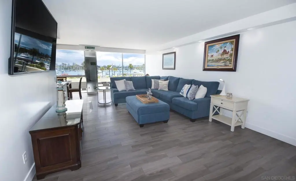 1710 Avenida Del Mundo 105, Coronado, CA — listing photo 1