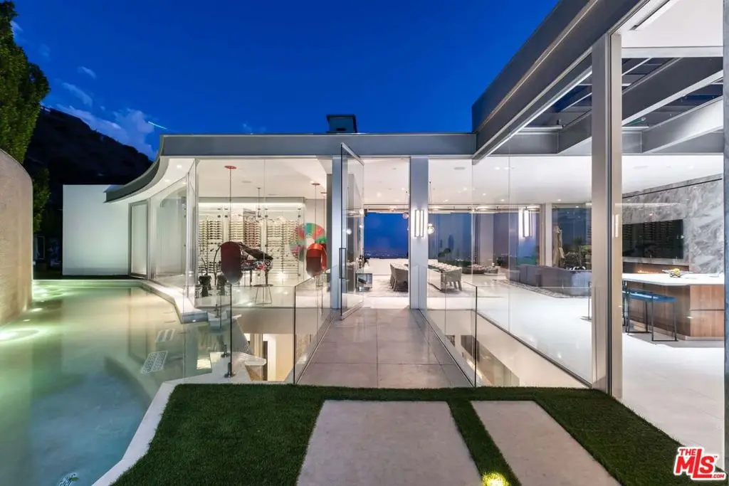 1814 N Doheny Drive, Los Angeles, CA — listing photo 1