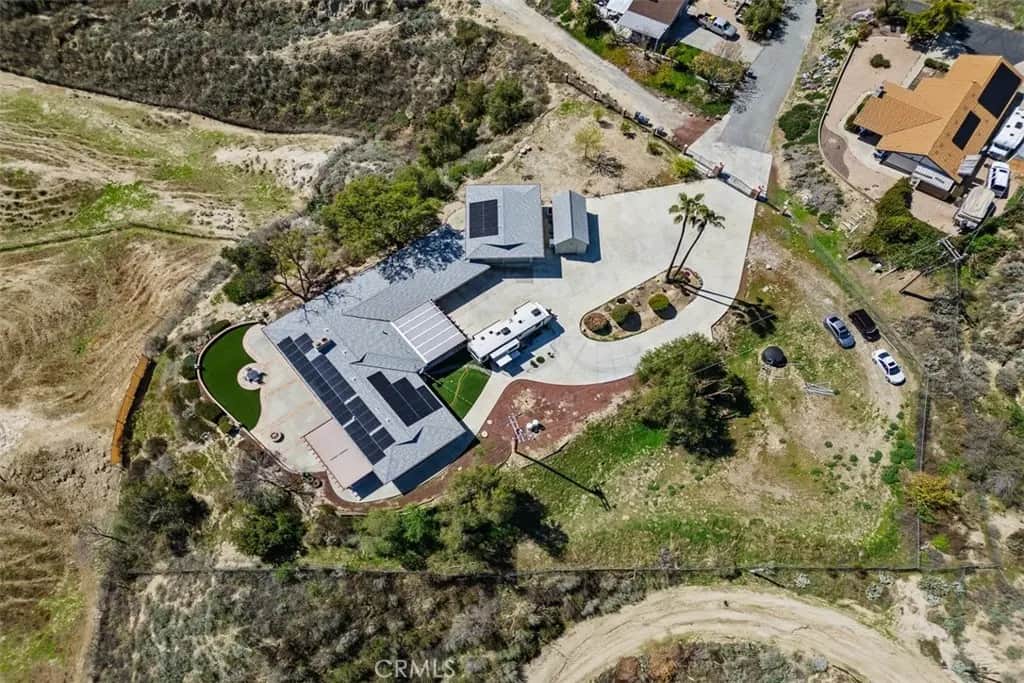 300 Anderson Drive, Hemet, CA — listing photo 1