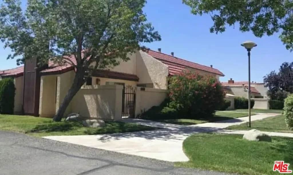 2114 El Domingo Circle 8, Lancaster, CA — listing photo 1