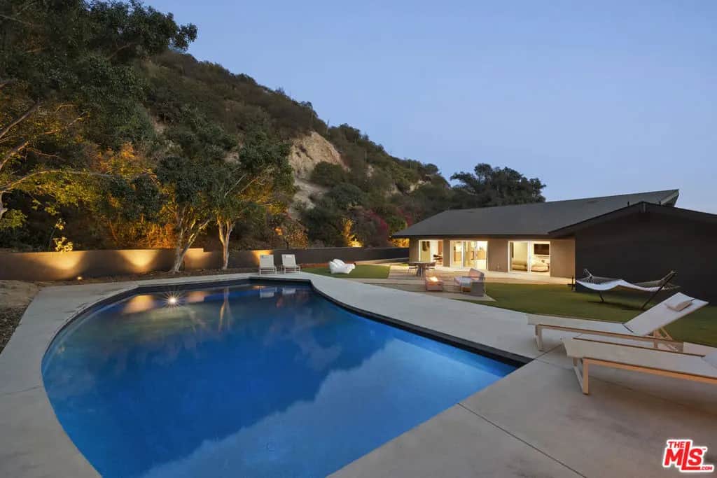9289 Swallow Drive, Los Angeles, CA — listing photo 1