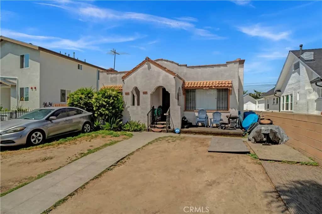 4227 Walton Avenue, Los Angeles, CA — listing photo 1