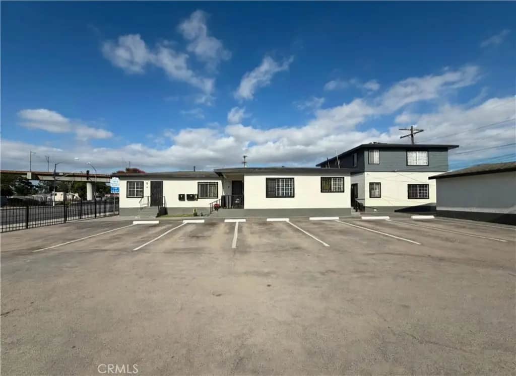 124 W Rosecrans Ave, Compton, CA — listing photo 1