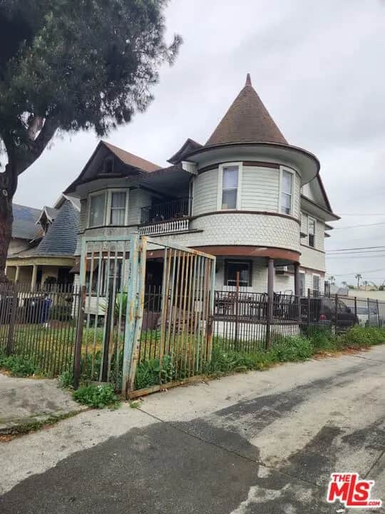 626 E 54th Street, Los Angeles, CA — listing photo 1