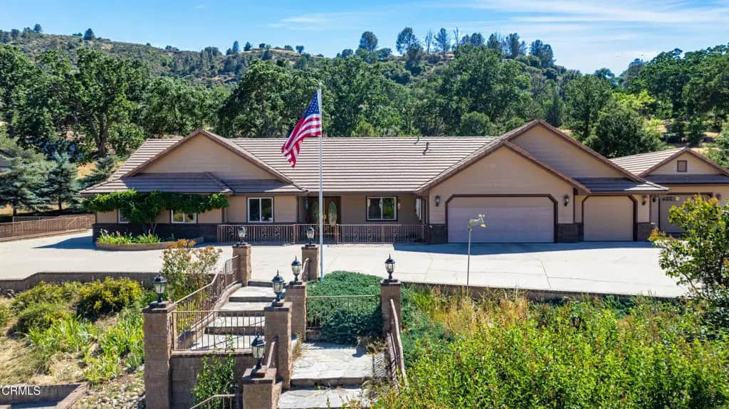 30100 Sunland Way, Tehachapi, CA — listing photo 1