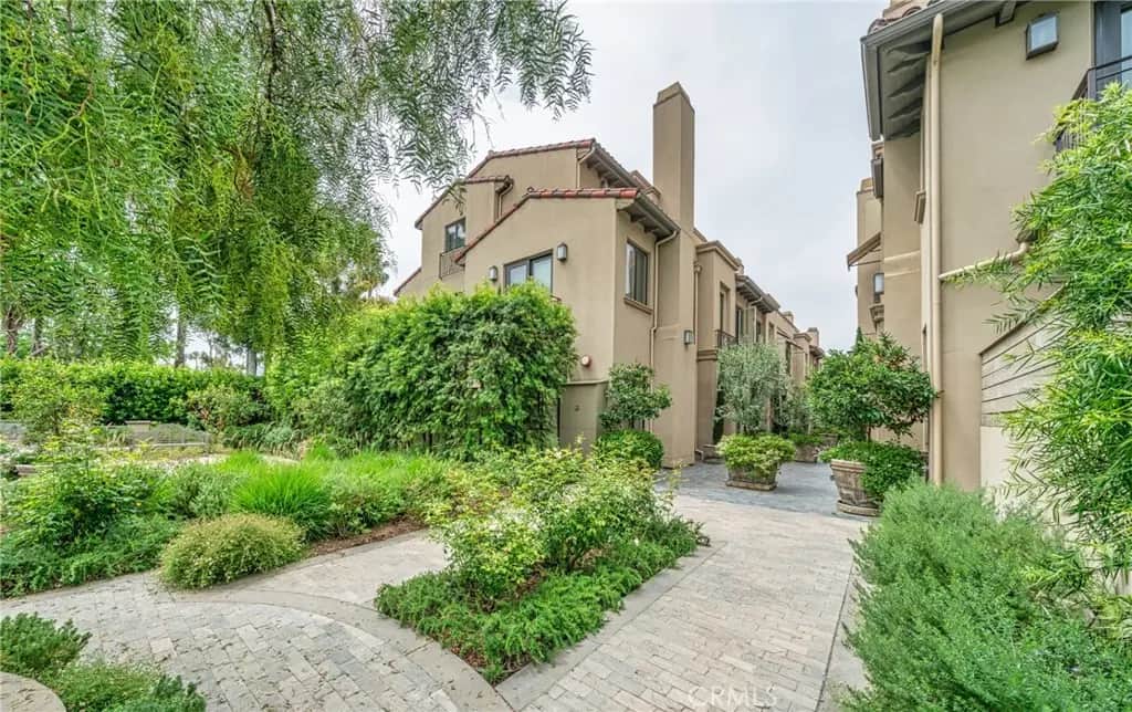 823 S Bundy Drive 110, Los Angeles, CA — listing photo 1