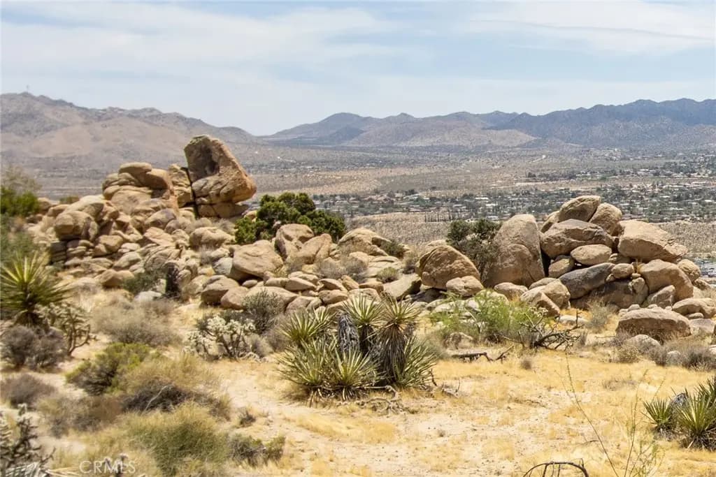57333 Buena Suerte Road, Yucca Valley, CA — listing photo 1