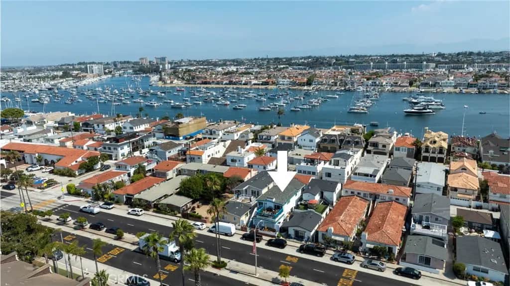 1324 W Balboa Boulevard, Newport Beach, CA — listing photo 1