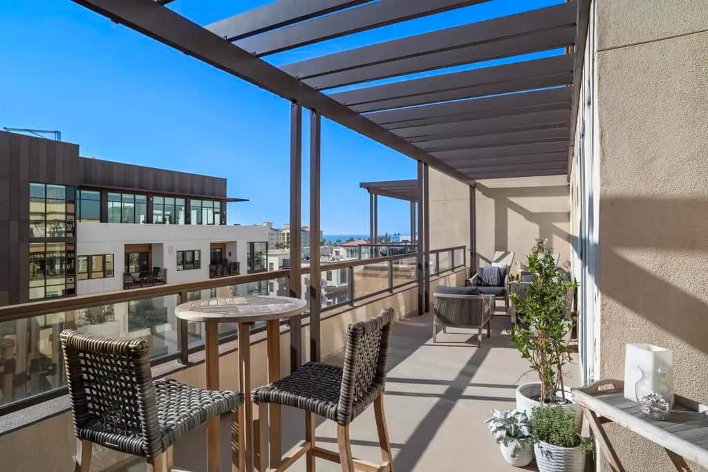 301 Mission Avenue 605, Oceanside, CA — listing photo 1