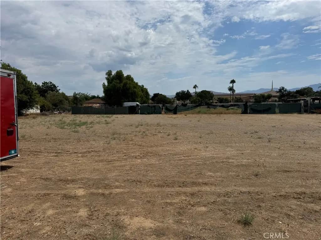 5995 La Sierra Avenue, Riverside, CA — listing photo 1