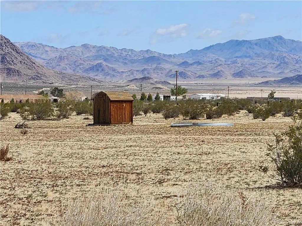 30280 Buchanan Street, Lucerne Valley, CA — listing photo 1