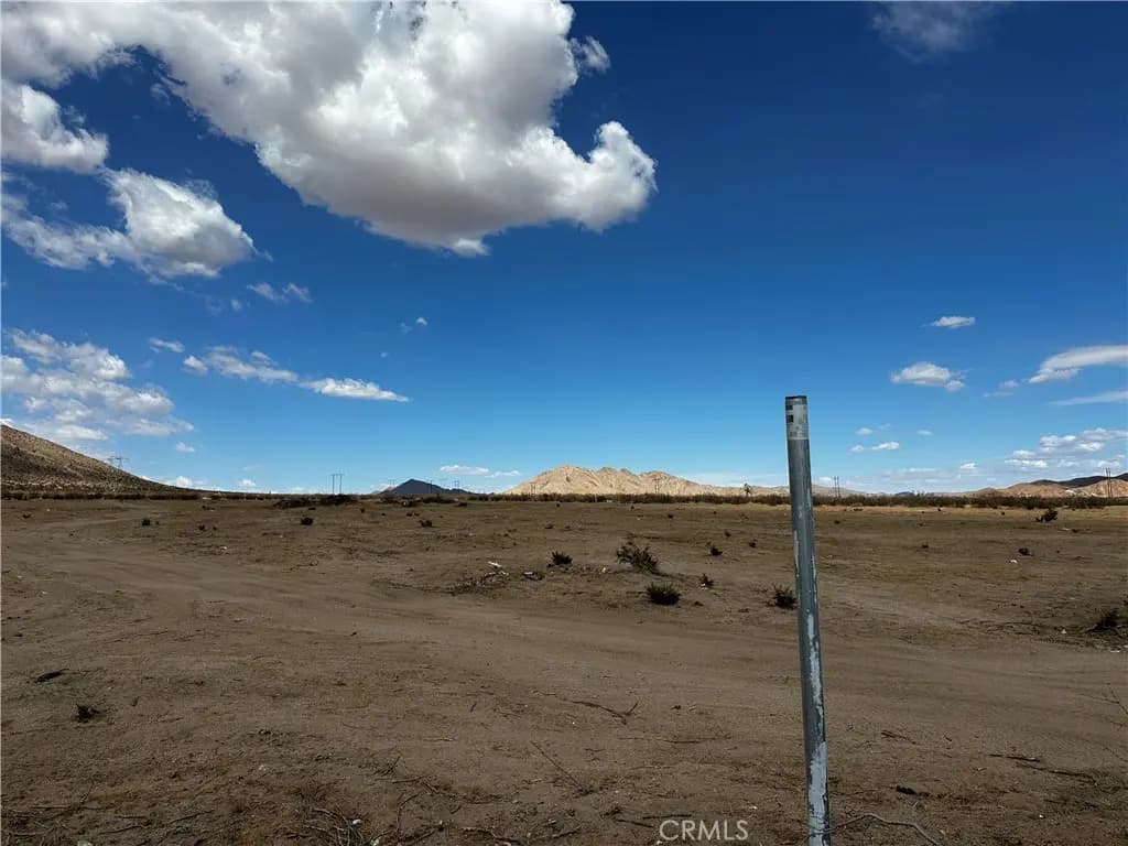 112 Colusa Rd, Apple Valley, CA — listing photo 1