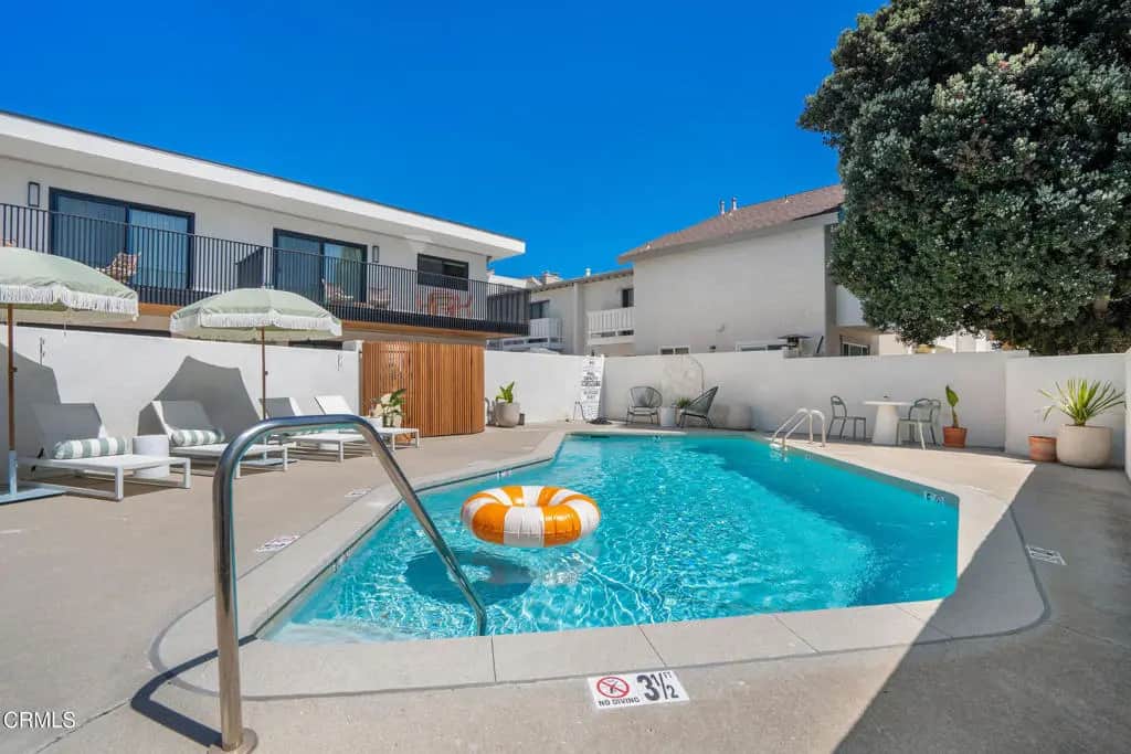 5135 W Wooley Road 3, Oxnard, CA — listing photo 1