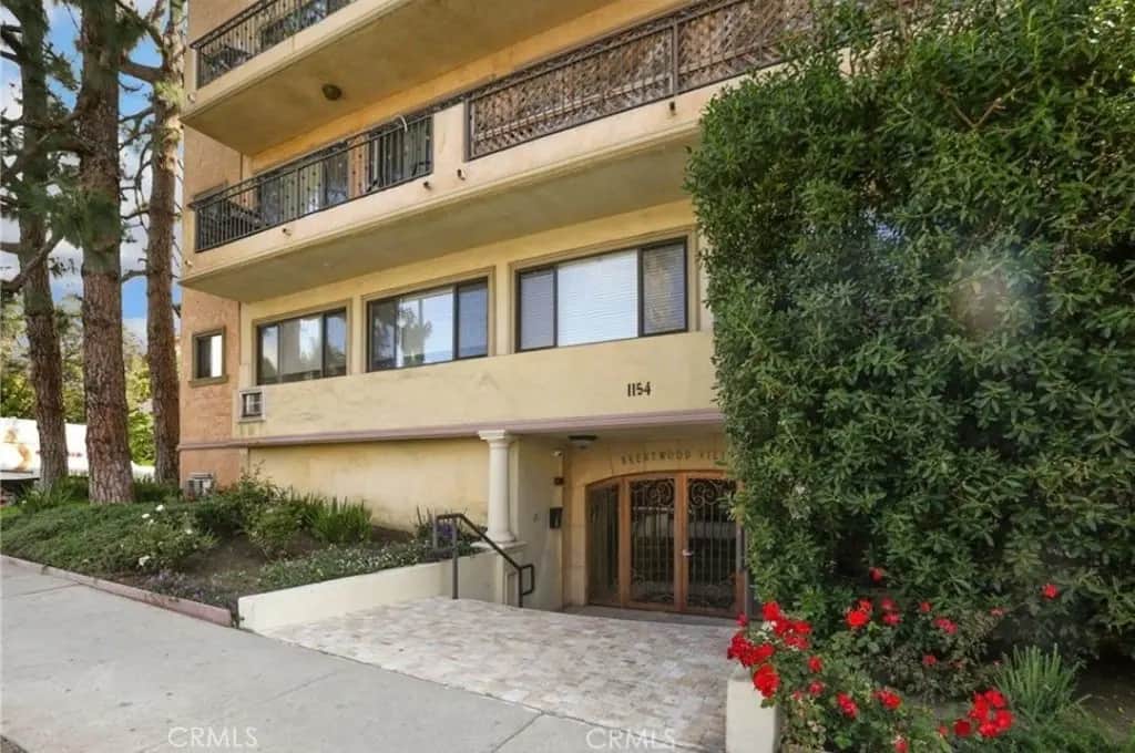 1154 S Barrington Avenue 103, Los Angeles, CA — listing photo 1