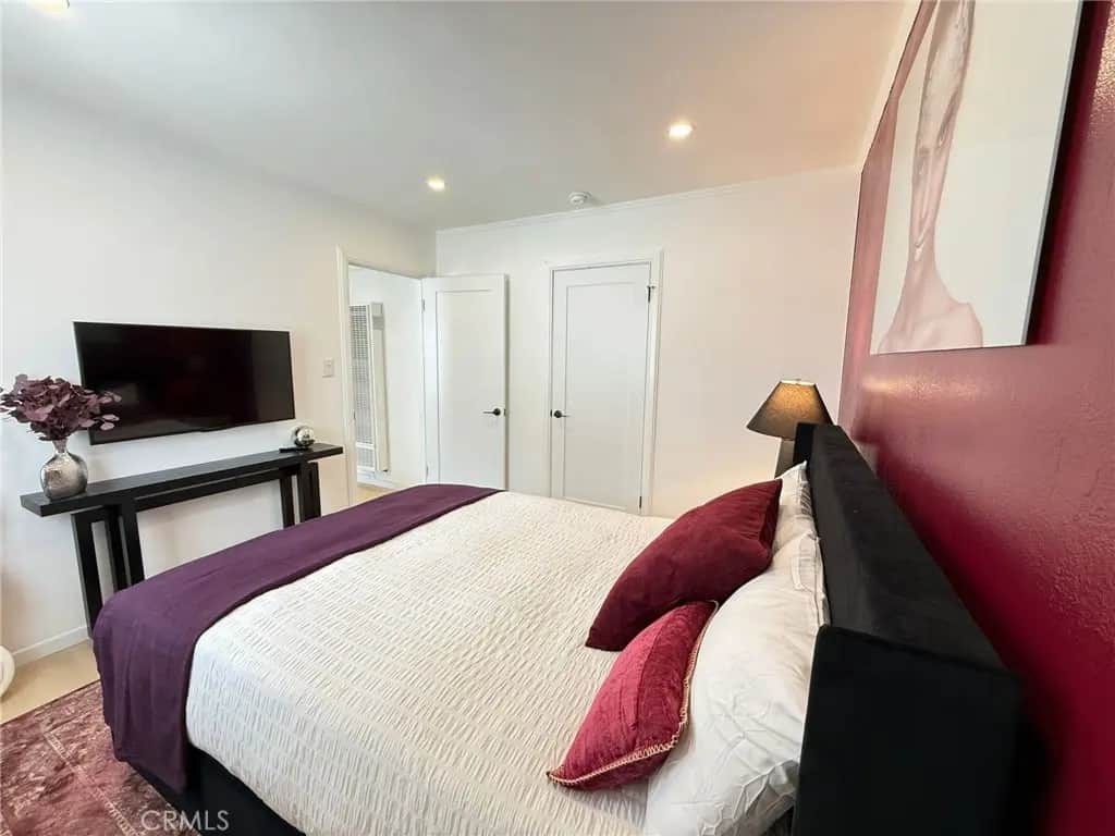 1123 1/2 N Vista Street, West Hollywood, CA — listing photo 1