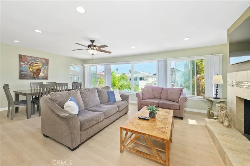 119 46th St "Upper" B, Newport Beach, CA — listing photo 1