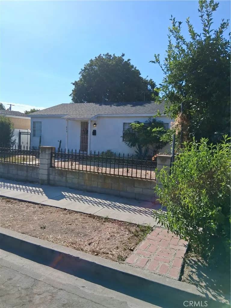270 E Heath Lane, Long Beach, CA — listing photo 1