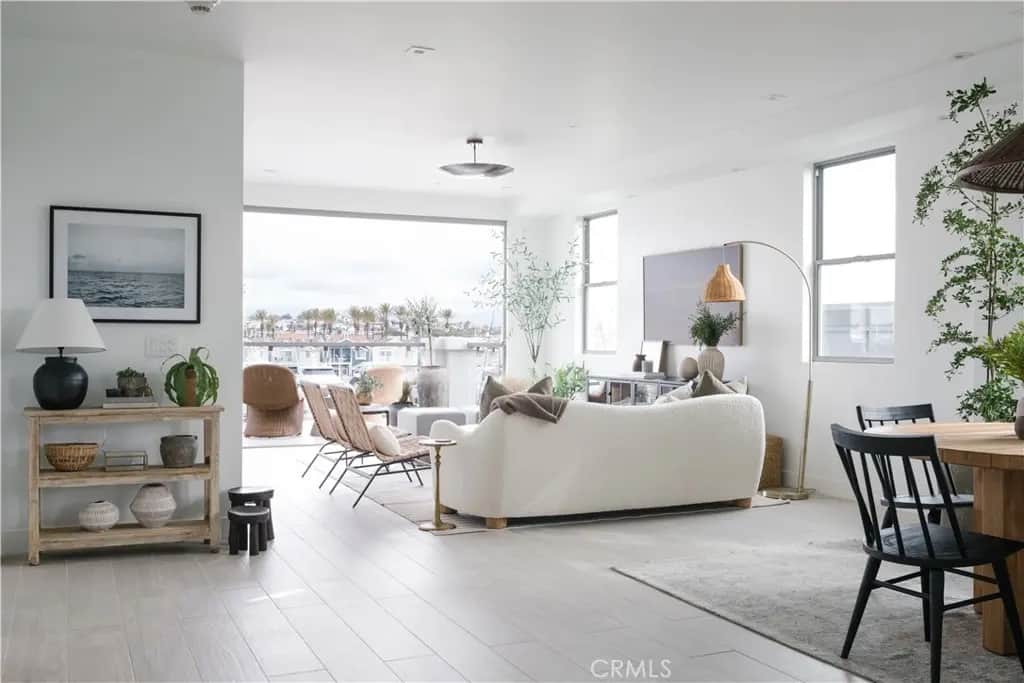 2230 Newport Boulevard 301, Newport Beach, CA — listing photo 1