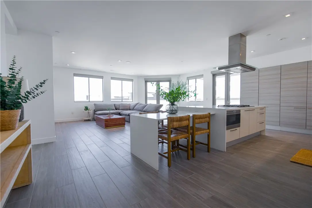 2210 Newport Boulevard 302, Newport Beach, CA — listing photo 1