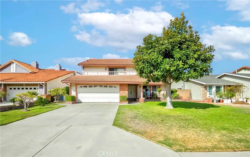 2586 E Riles Circle, Anaheim, CA — listing photo 1