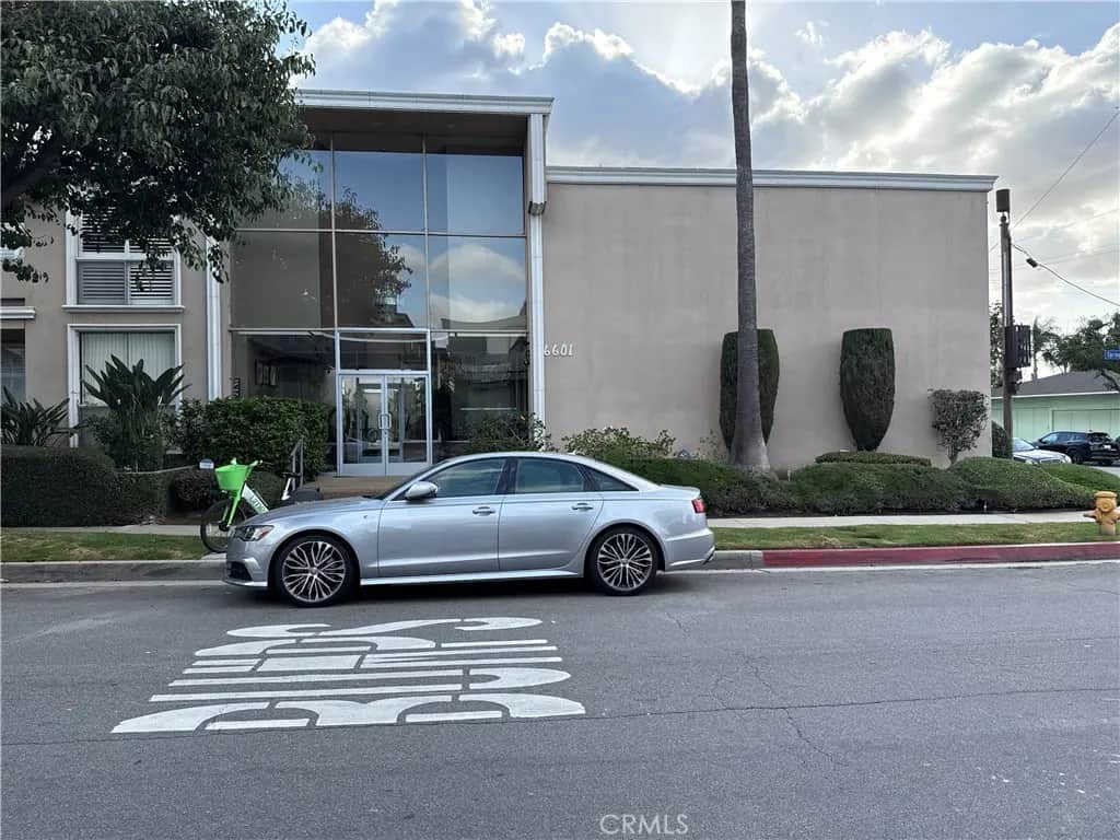 6601 Springpark 14, Los Angeles, CA — listing photo 1