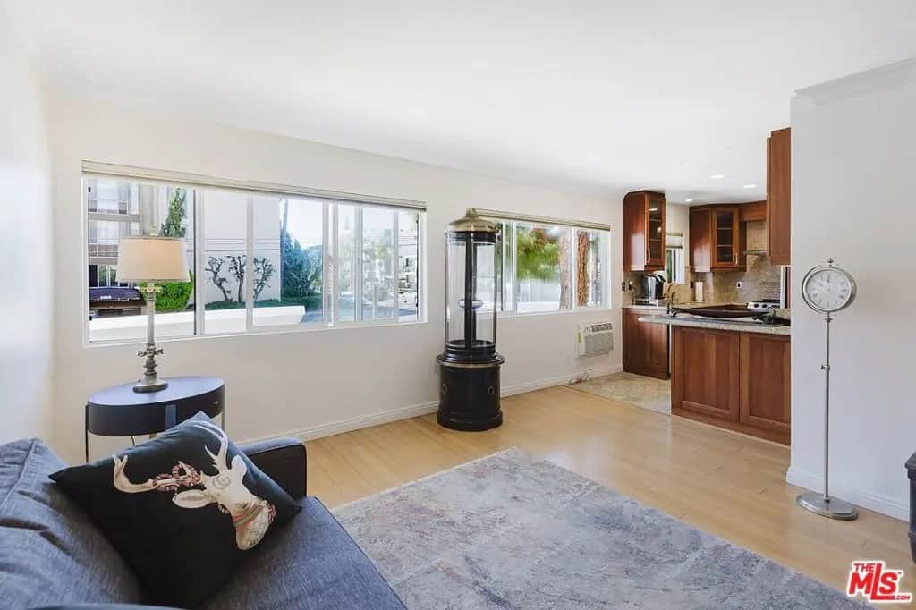 1154 S Barrington Avenue 101, Los Angeles, CA — listing photo 1