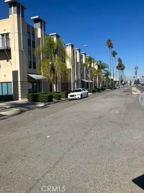 8021 S VERMONT Avenue 24, Los Angeles, CA — listing photo 1
