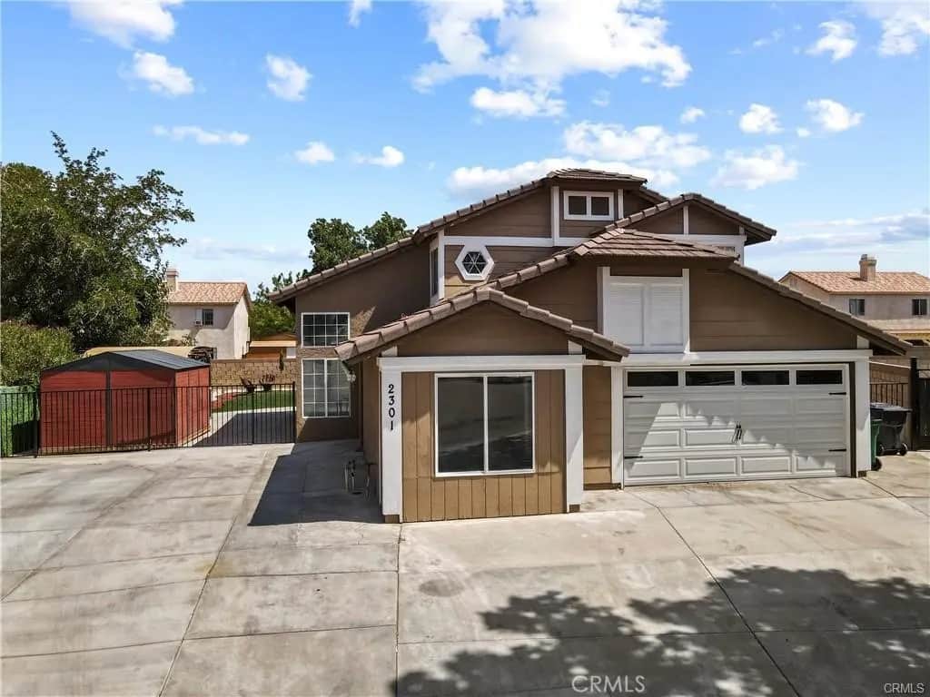 2301 Tucson, Lancaster, CA — listing photo 1