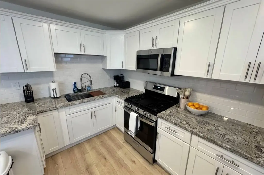 123 6th Street, Huntington Beach, CA — listing photo 1