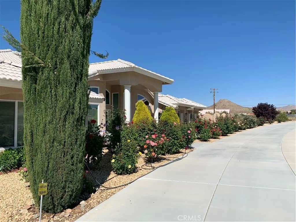 16544 Tawanka, Apple Valley, CA — listing photo 1