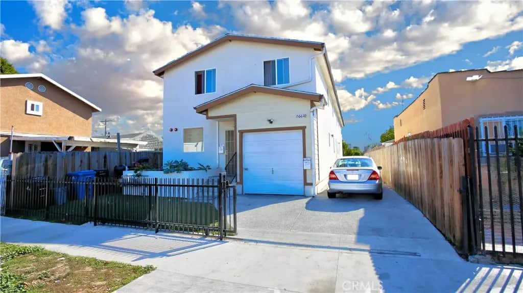 1566 E 106th Street E, Los Angeles, CA — listing photo 1