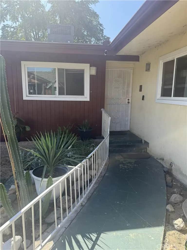 99 O, Bakersfield, CA — listing photo 1