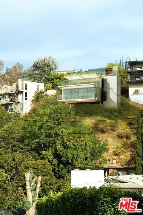 8413 Grand View Drive, Los Angeles, CA — listing photo 1
