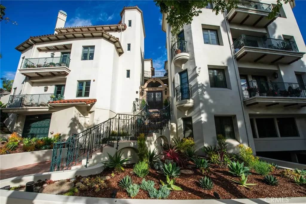 558 Hillgreen Drive 207, Beverly Hills, CA — listing photo 1
