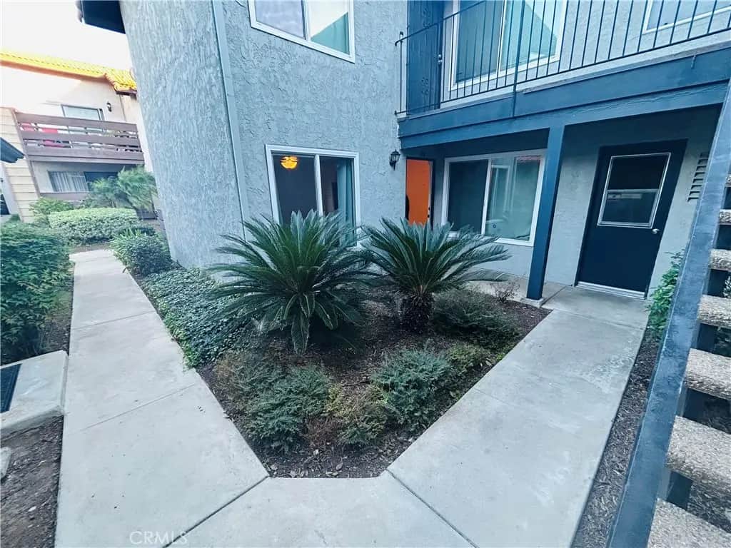 1320 Brentwood B, Corona, CA — listing photo 1