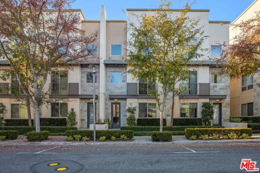 25 Delancy, Irvine, CA — listing photo 1