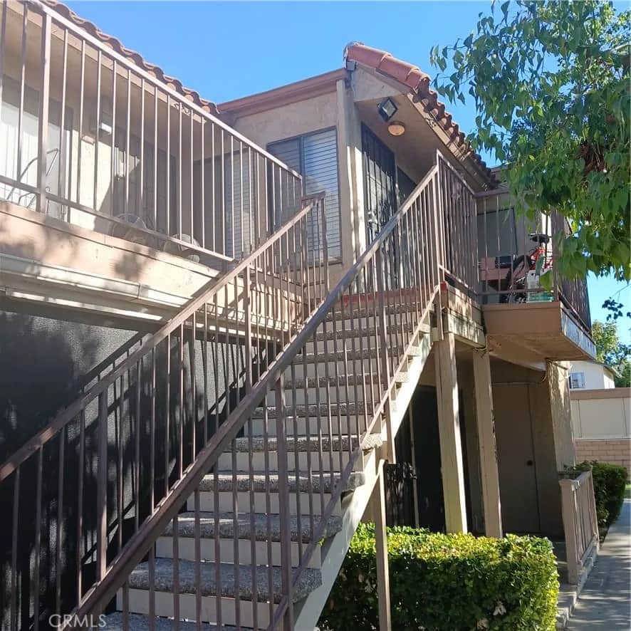 2433 West Acacia Avenue, Hemet, CA — listing photo 1