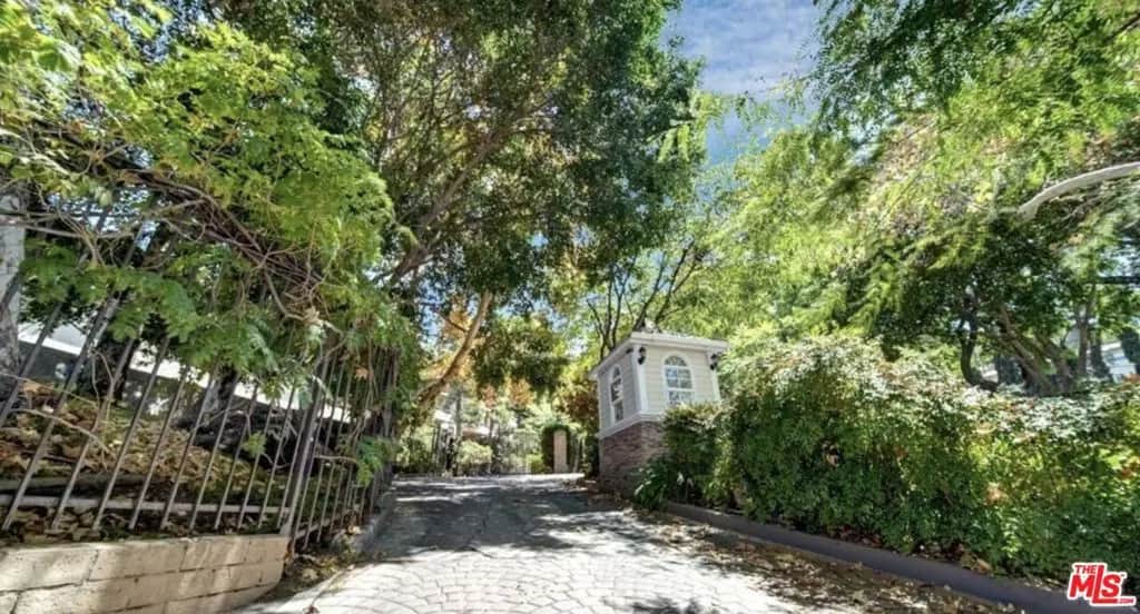 2700 Cahuenga Boulevard 2205, Los Angeles, CA — listing photo 1