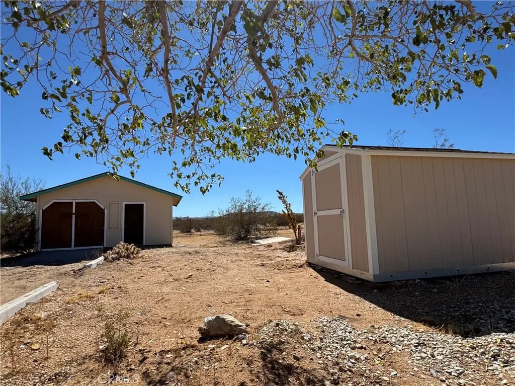 382 Bowman Trail, Landers, CA — listing photo 1