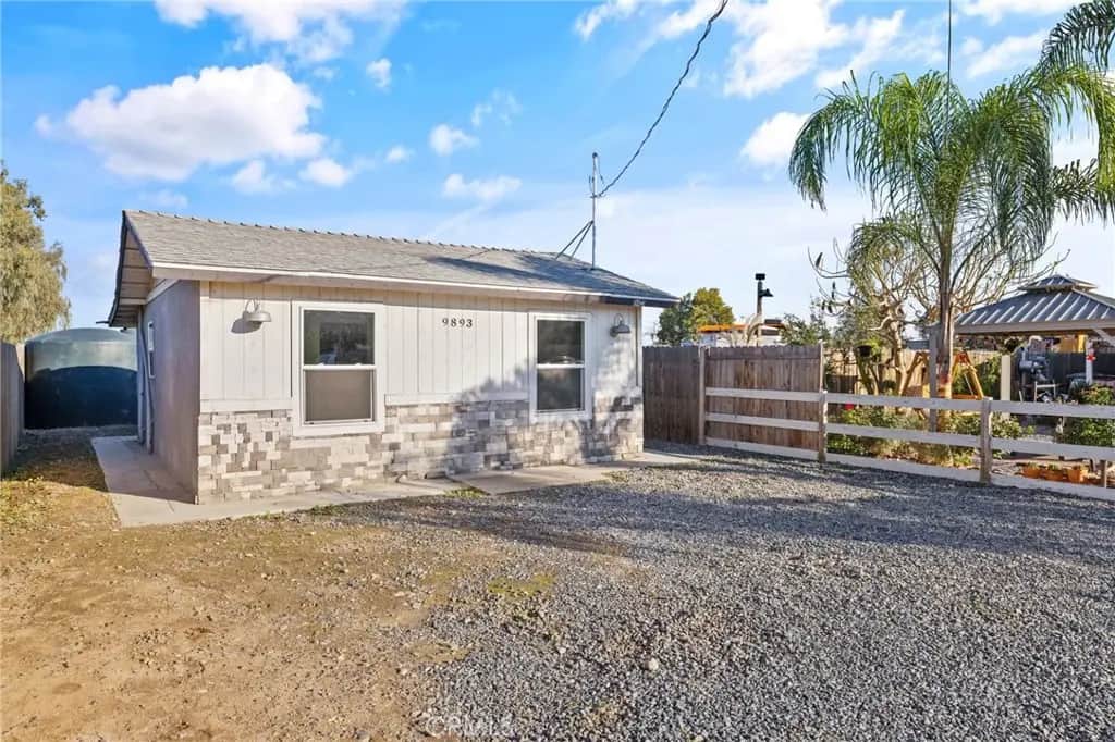9893 Vista Avenue, Hanford, CA — listing photo 1