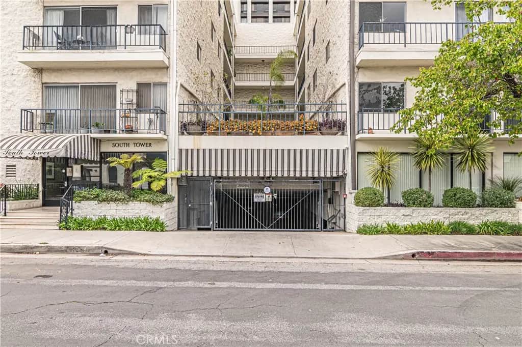 1115 S Elm Drive 301, Los Angeles, CA — listing photo 1
