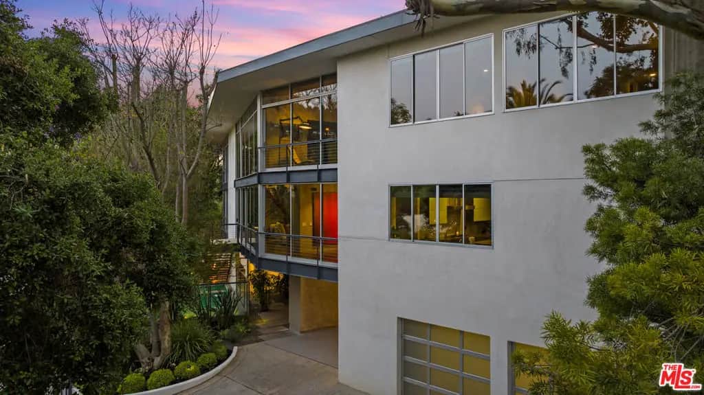 2207 Bowmont Drive, Beverly Hills, CA — listing photo 1