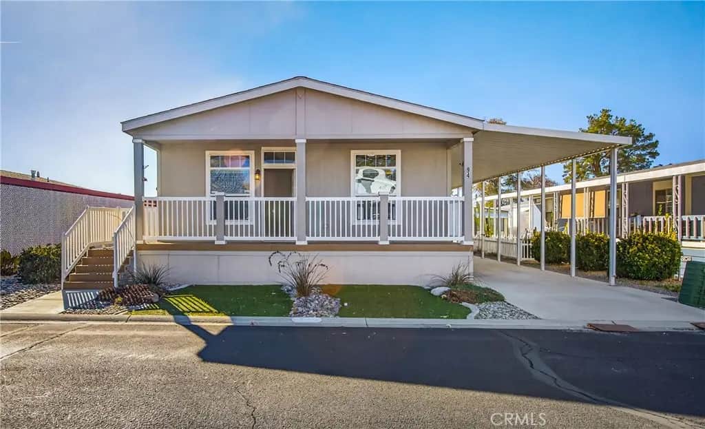 1300 W Menlo Avenue 94, Hemet, CA — listing photo 1