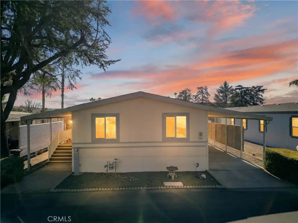 725 W Thornton 10, Hemet, CA — listing photo 1