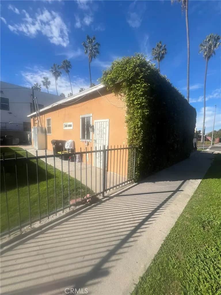 2000 W 54th, Los Angeles, CA — listing photo 1
